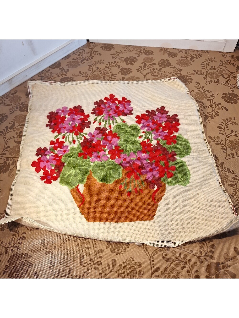 Vtg Floral Needlepoint Finished Tapestry Canvas Florals 15.25"X15.25"  Square